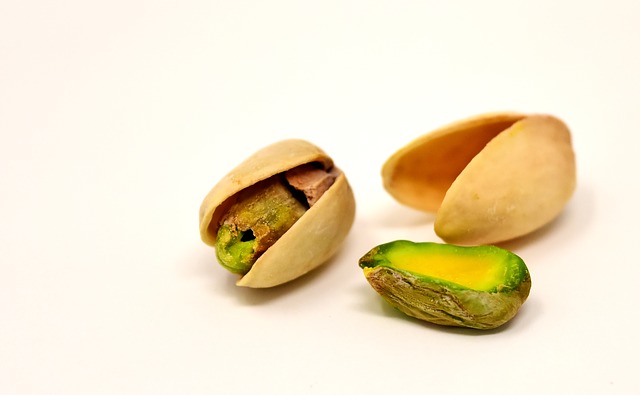 obieranie pistacji